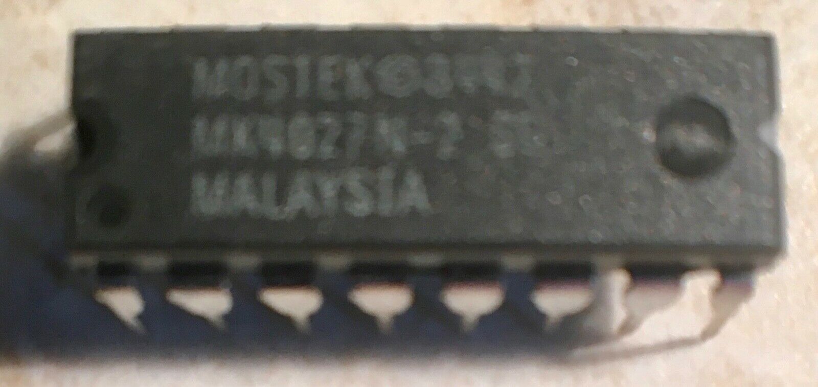 Mostek Mk4027n-2 4027 - 4,096 X 1 Dynamic Ram - Rare !! - Nos